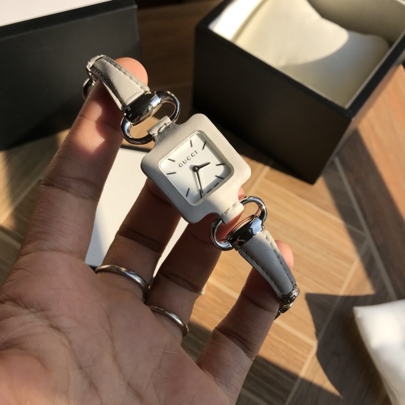 NO:388544,Gucci Special Edition. The 1921 series is the special edition for the 90th anniversary of its founding. The combination of stainless steel and leather is made of pure hand-made 3D effects. Its exquisite and delicate graphic charm, gorgeous sensory enjoyment and staggered color contrast. Art is a fallacy and inspires extraordinary elegance. ~25mm diameter, adjustable strap, brand new and complete set.,,gucci,gucci19860909古驰 Gucci 特别版.1921系列为创立90周年特别版 精钢与真皮相结合 以纯手工打造3D效果为亮点 其精致细腻又变化莫测的图形魅力 绚丽的感官享受和错落有致的撞彩对比 以艺术做为谬思 启发出非凡的雅致 ～25mm表径,表带可调节,全新全套出.,,gucci,gucci,Watch