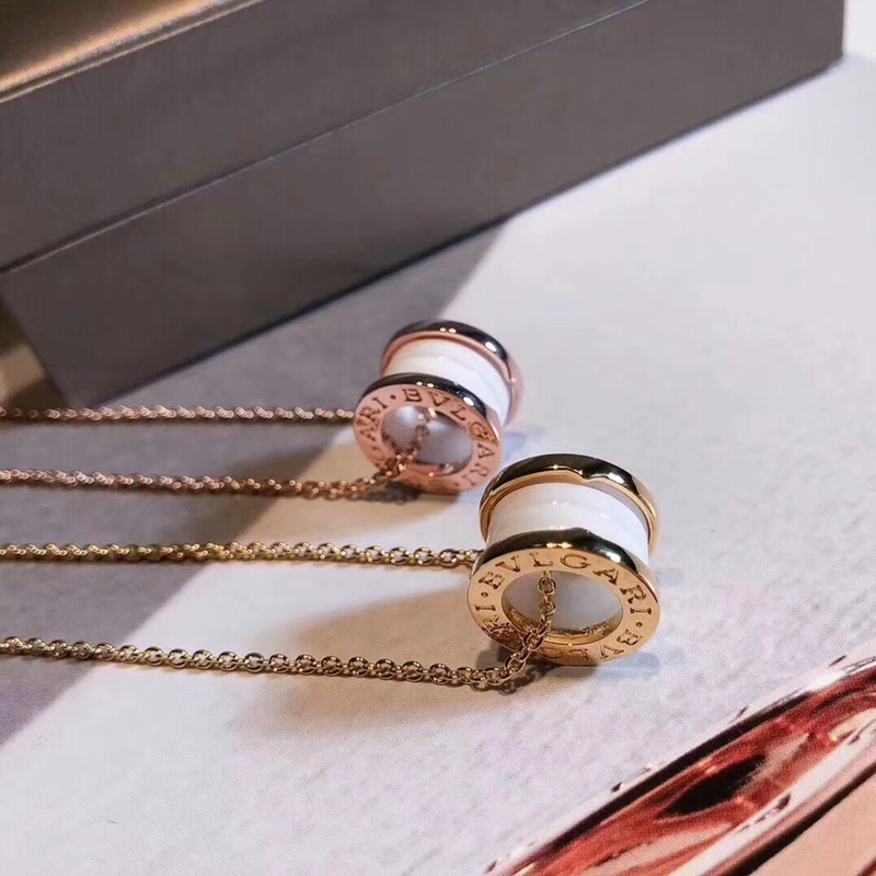 Bvlgari 代购级别BVLGARI® 项链 3⃣ 色 白陶瓷 同步高端 定制 宝格丽 系列 气质如你 无论是 旅行 度假 上班 工作无论是 长发 短发 它都能搭配出你心仪的造型 奢华 S925通体纯银 高品质 0024310