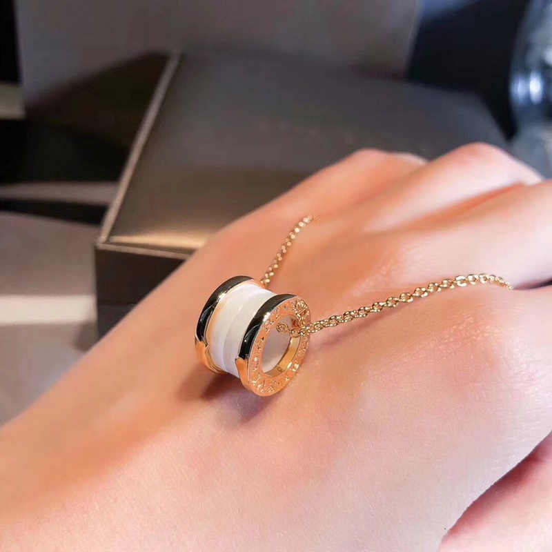 Bvlgari 代购级别BVLGARI® 项链 3⃣ 色 白陶瓷 同步高端 定制 宝格丽 系列 气质如你 无论是 旅行 度假 上班 工作无论是 长发 短发 它都能搭配出你心仪的造型 奢华 S925通体纯银 高品质 0024310