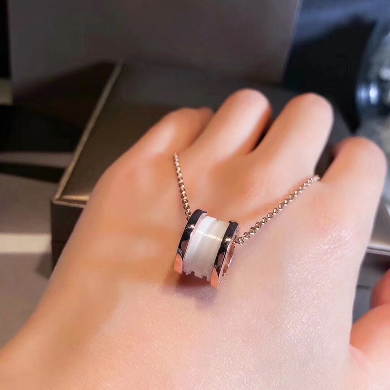 Bvlgari 代购级别BVLGARI® 项链 3⃣ 色 白陶瓷 同步高端 定制 宝格丽 系列 气质如你 无论是 旅行 度假 上班 工作无论是 长发 短发 它都能搭配出你心仪的造型 奢华 S925通体纯银 高品质 0024310