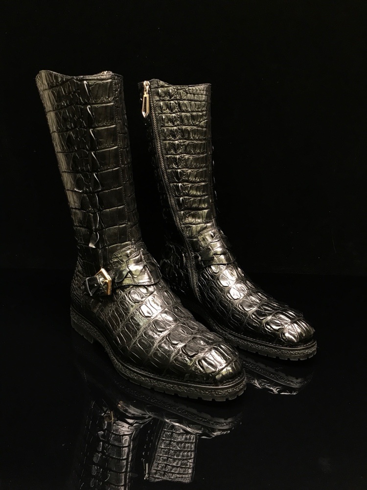 NO:557368,Hard goods [All styles in our bank can be exchanged] [Top gift box configuration] [Berluti] The world's top royal level, fully handmade series, top Italian shoes of the year, domineering and hard goods, in stock Exclusively for nobles [whole Siamese crocodile skin] the new favorite of the counter [Goodyear tire outsole] Italian professional panel masters use Goodyear handmade, top luxury collection commemorative edition. The foundry specially invites Italian senior panel masters with many years of top-end experience to rigorously create it to satisfy the gentlemen who yearn for the top fashion! 38/45 [With special maintenance oil kit],, crocodile skin19860909狠货【本行所有款式可换款】【顶级礼盒配置】【Berluti】世界顶级皇室级别 全手工系列 年意大利顶级鞋履 覇气狠货 现货 专供貴族【整张暹罗鳄鱼皮】专柜新宠【固特异轮胎大底】意大利专业板师釆用固特异手工,顶级奢侈珍藏纪念版,经代工厂特请意大利高级板师多年顶级高端经验严谨打造,满足驾驭向往时尚顶尖高端的绅士们! 38/45【配专用保养油套件】,,crocodile skin,Men's shoes