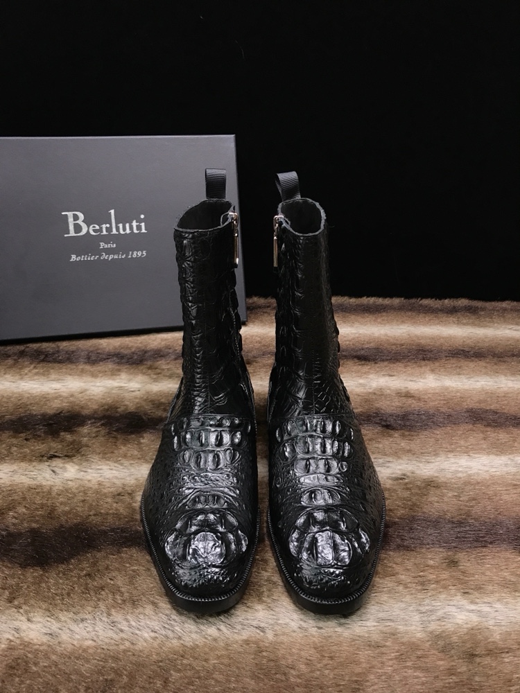 NO:557406,[8-inch boots] Hard goods [All styles in our bank can be exchanged] Top gift box configuration [Berluti] The world's top royal level, fully handmade series, top Italian shoes of the year, domineering and hard goods, in stock Exclusively for nobles [whole Siamese crocodile skin] the new favorite of the counter [Goodyear tire outsole] Italian professional panel masters use Goodyear handmade, top luxury collection commemorative edition. The foundry specially invites Italian senior panel masters with many years of top high-end experience to rigorously create it to satisfy the gentlemen who yearn for top-end fashion! 38/45,,boots,crocodile skin19860909【8寸靴子】狠货【本行所有款式可换款】顶级礼盒配置【Berluti】世界顶级皇室级别 全手工系列 年意大利顶级鞋履 覇气狠货 现货 专供貴族【整张暹罗鳄鱼皮】专柜新宠【固特异轮胎大底】意大利专业板师釆用固特异手工,顶级奢侈珍藏纪念版,经代工厂特请意大利高级板师多年顶级高端经验严谨打造,满足驾驭向往时尚顶尖高端的绅士们! 38/45,,boots,crocodile skin,Men's shoes