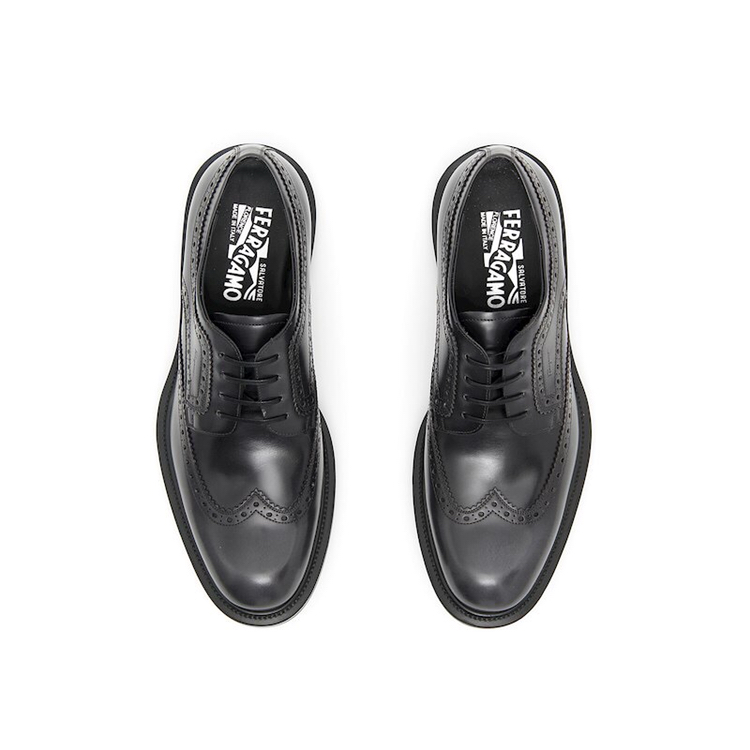 NO:347872,650 Casual high-end quality, latest quote on the official website XXX The shoe body has a simple and elegant appearance, and the classic carved design injects a little design beauty into the whole 3/44;,19860909650 休闲高端精品 官网最新报价XXX 鞋身外观简约大方,经典雕花设计为整体注入了些许的设计美感 3/44；,,Men's shoes