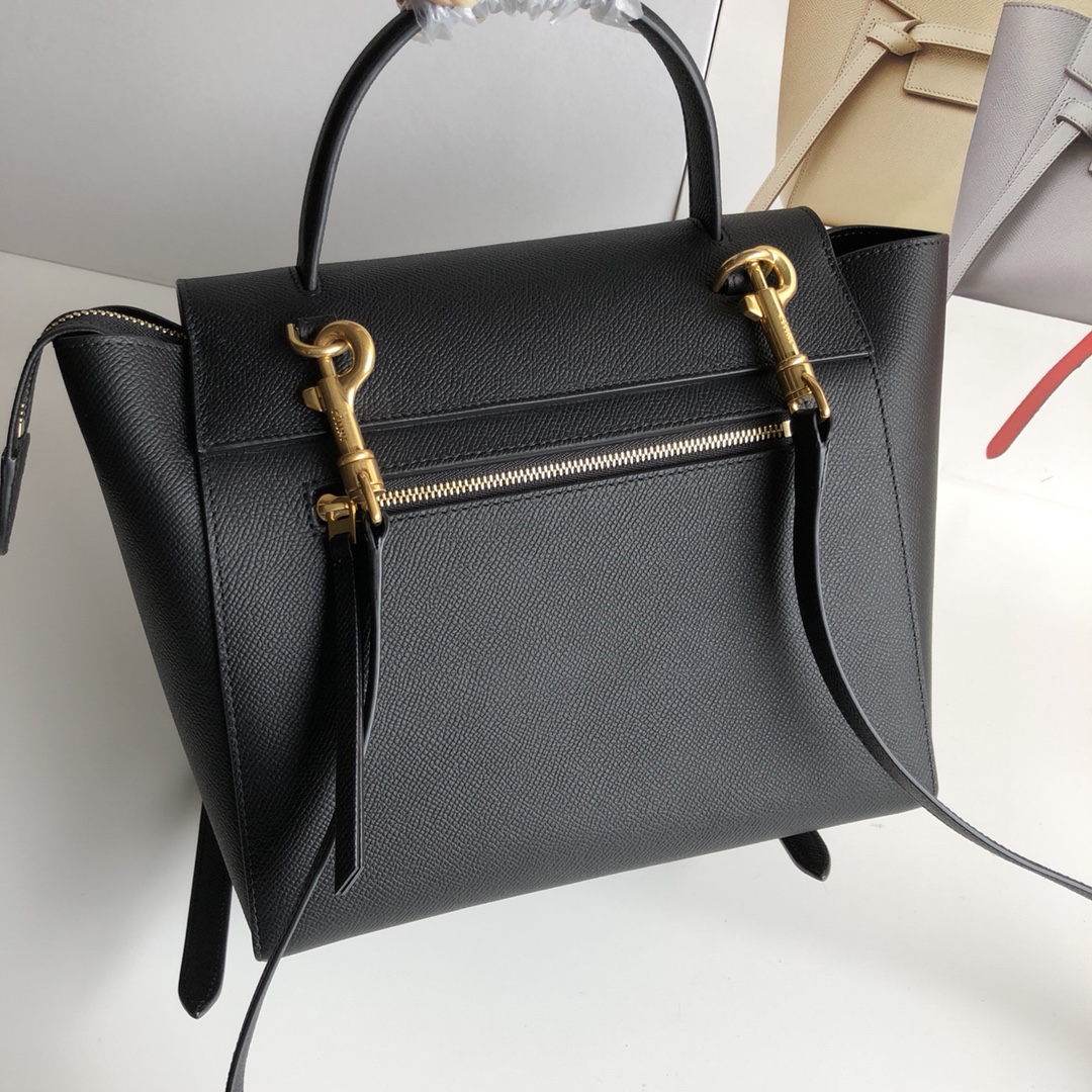 鲶鱼包，黑色手掌纹，女王手袋BELT手袋鲶鱼包可拆卸肩带，可肩背。翻盖下为拉链闭合。后外部拉链口袋。磨砂