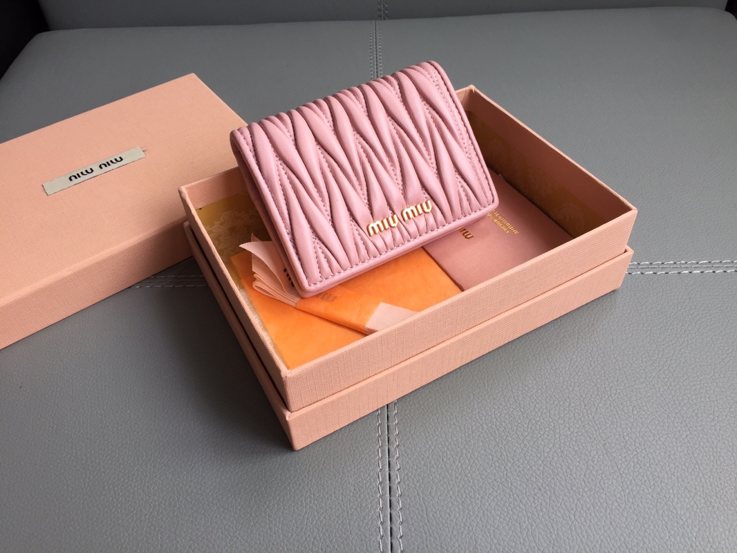 NO:177296,Genuine pocket wallet pocket wallet counter new small wallet model 5MV204 imported top-grade sheepskin inner press 198A 100 yuan banknote bank card coins and change can all be collected in sizes 8, 11, large factory goods MIUMIU, miumiu, wallets, sheepskin19860909正品级口袋小钱包pocket wallet专柜新款小钱夹型号5MV204里外都是进口顶级羊皮内压198A百元钞银行卡硬币零钱通通可以收入其中尺寸8,11,,大厂货MIUMIU,miumiu,wallets,sheepskin,Bag