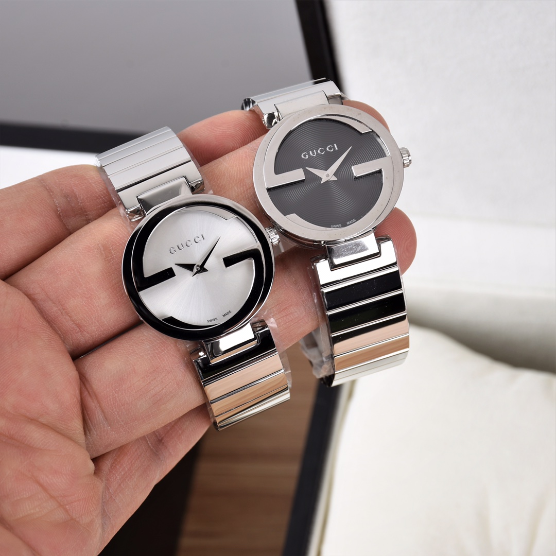 NO:388663,Batch: Original box: 30 Jun Zhixian's same Gucci GUCCI women's watch silver ladies 2017 new model, Gucci Gucci double G women's watch, unique double G bezel logo, very layered, special double-layer polishing process, 316 electroplated strap, the perfection of details, this is something that small imitation watch manufacturers cannot reach, women's 29mm diameter, Swiss quartz movement, sapphire glass. Support inspection, fidelity. Full packaging.,,gucci,gucci,louis vuitton19860909批: 原盒:30 全智贤同款 古驰 GUCCI女表silver ladies 2017新款,Gucci古驰双G女装表,独特双G表圈Logo,非常有层次感,特殊的双层抛光工艺,316电镀表带,看细节的完美程度,这是仿表小厂无法企及的,女装29mm表径,瑞士石英机芯,蓝宝石玻璃.支持验货,保真.全套包装.,,gucci,gucci,louis vuitton,Watch