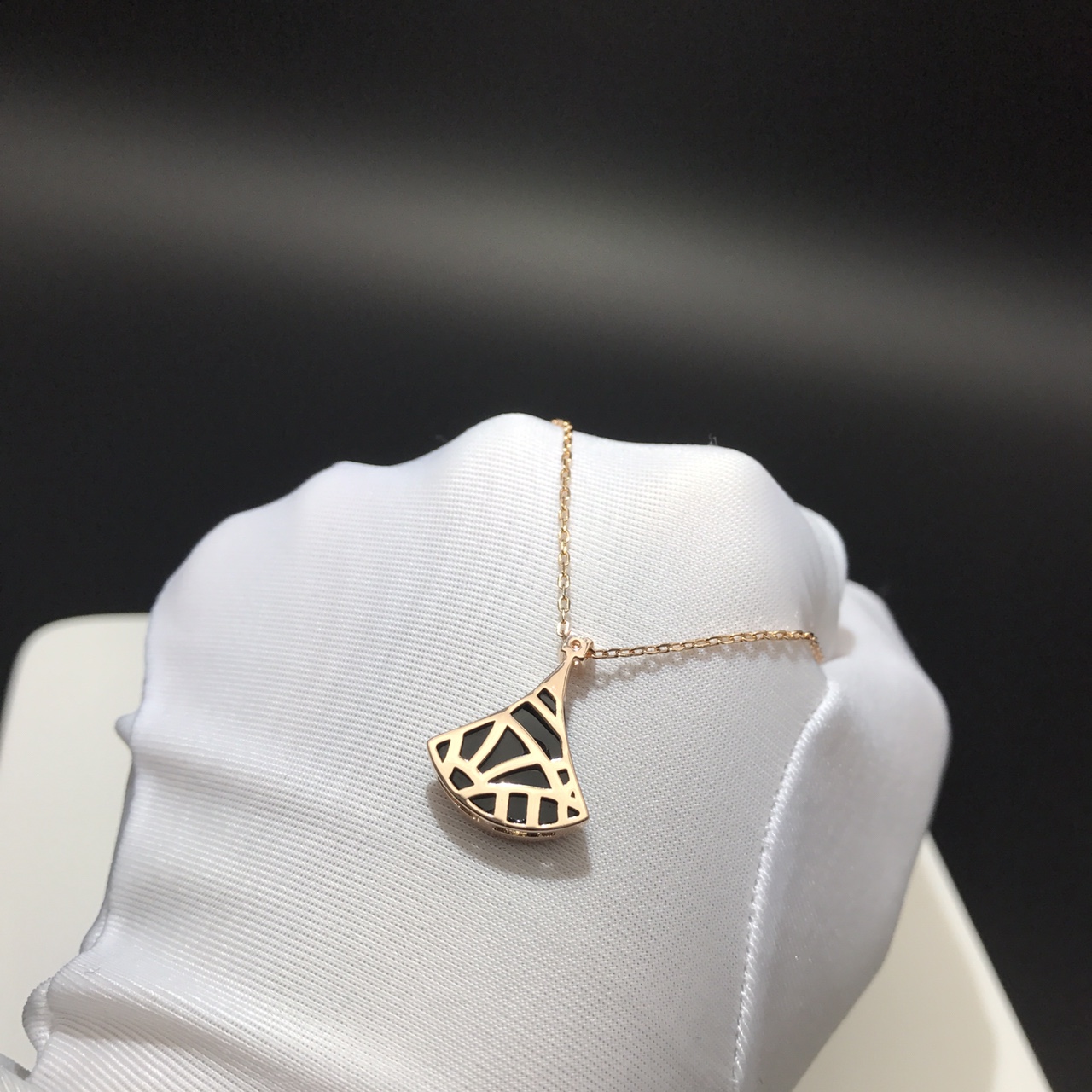 Bvlgari 宝格丽中号BV小裙子项链最新版本 925纯银材质 咪金电镀 18K金工艺 高端版本 与18K色泽一致 只出玫瑰金色 0523110