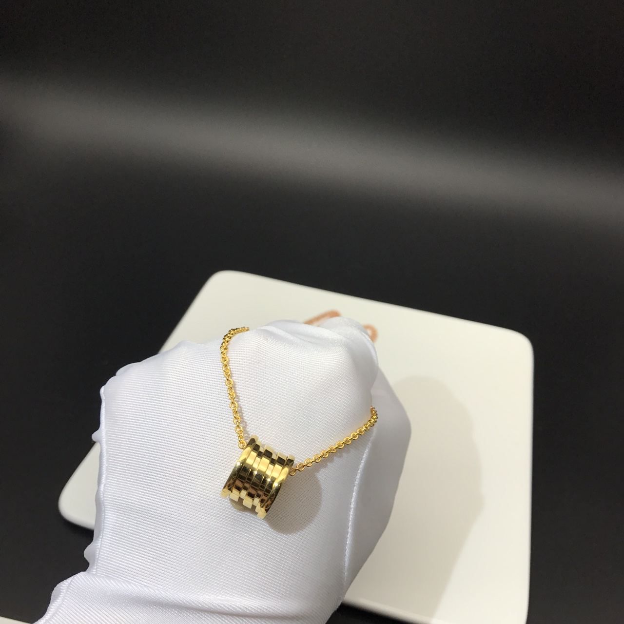 Bottega Veneta BV宝格丽18年早春最 ‼ ，925纯银CNC工艺打造弹簧吊坠 ，做工和18K金一样