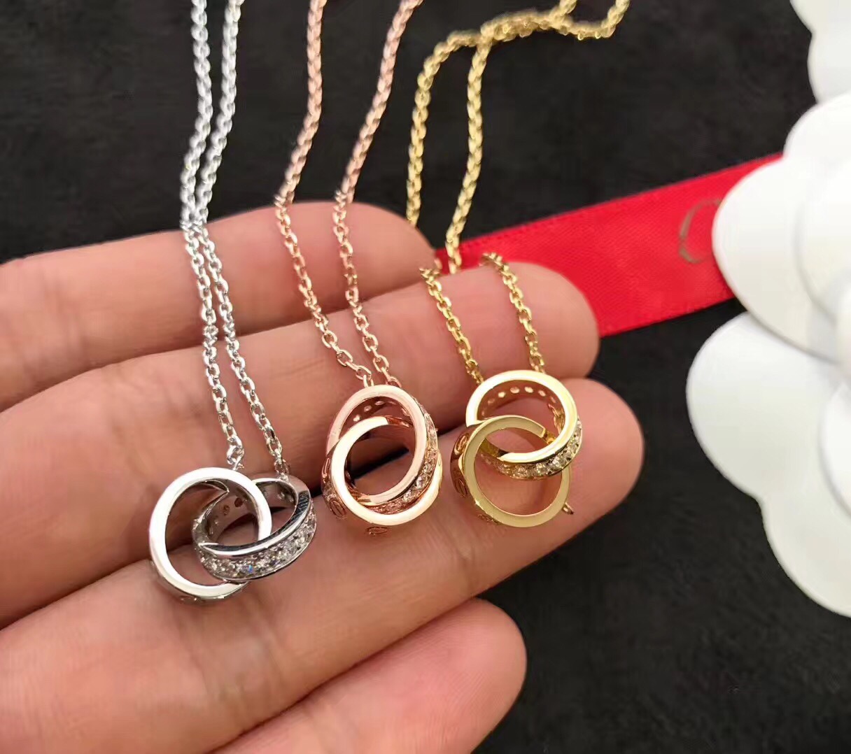 💎顶级版本Cartier卡地亚项链 Love双环铺镶钻石项链双面带钻一面螺丝字印精选 镀18k金工艺 专