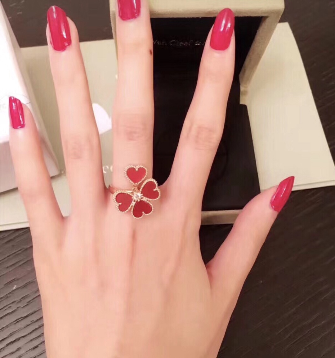 Van Cleef & Arpels 梵克雅宝vca 红玉髓带钻 戒指 完美1:1 ®