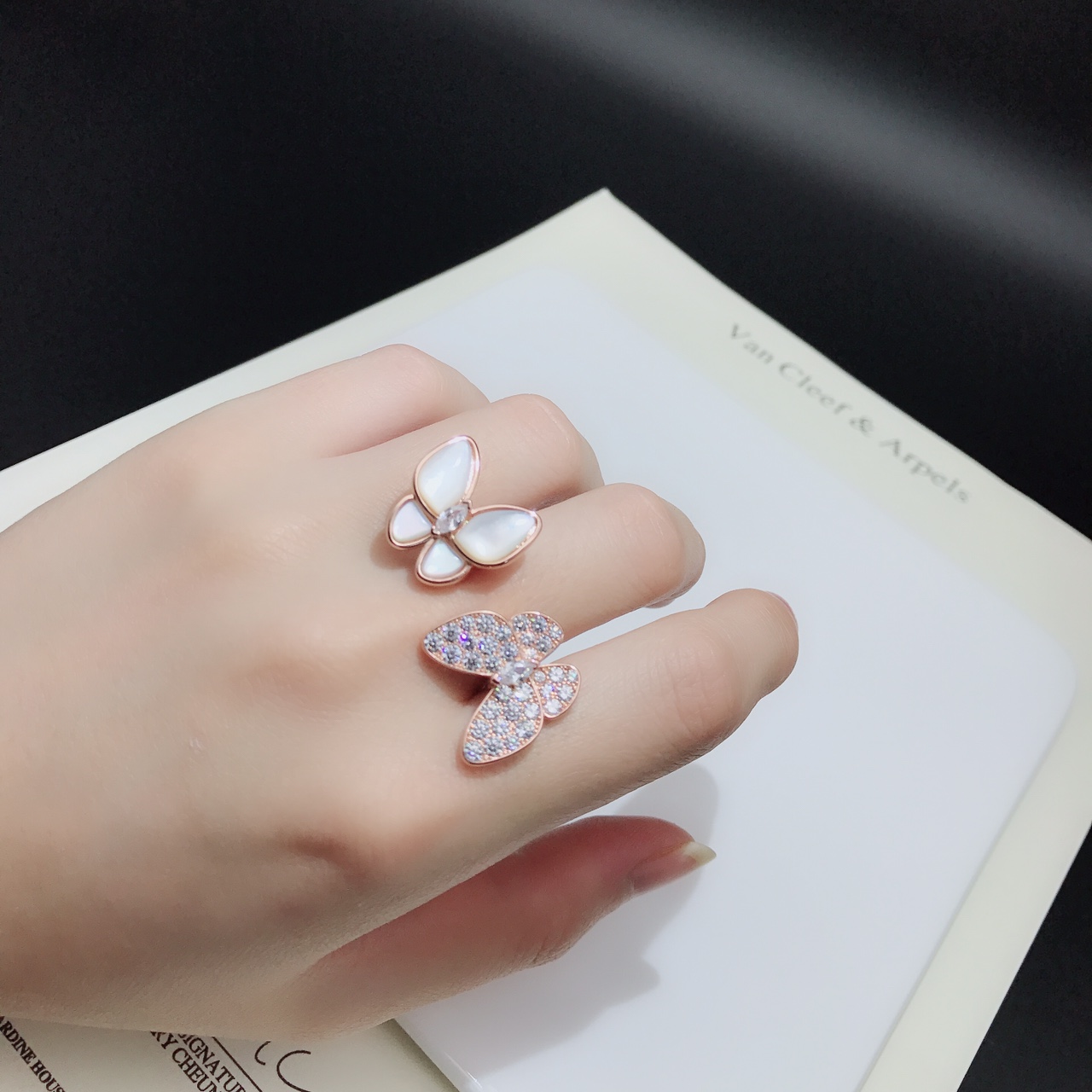 Van Cleef & Arpels 梵克雅宝VCA蝴蝶系列 只要目睹过vca蝴蝶系列的美女们都会沦陷