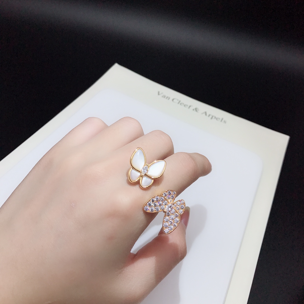 Van Cleef & Arpels 梵克雅宝VCA蝴蝶系列 只要目睹过vca蝴蝶系列的美女们都会沦陷