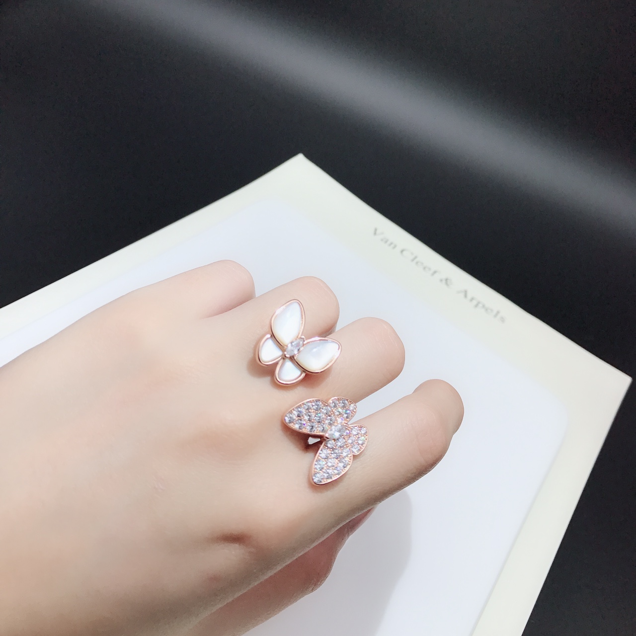 Van Cleef & Arpels 梵克雅宝VCA蝴蝶系列 只要目睹过vca蝴蝶系列的美女们都会沦陷