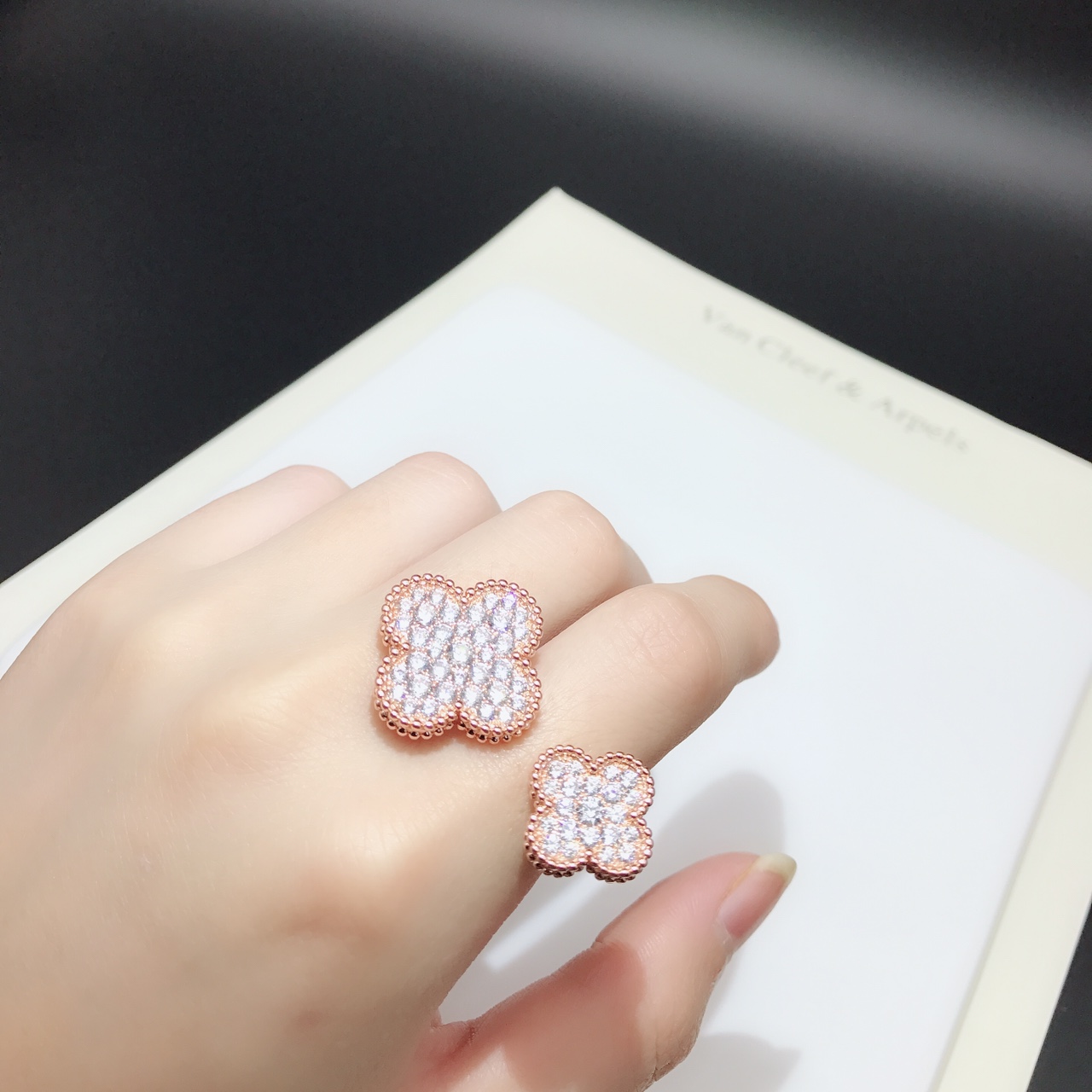 Van Cleef & Arpels 独家高端定制梵克雅宝VCA 双花满钻戒指