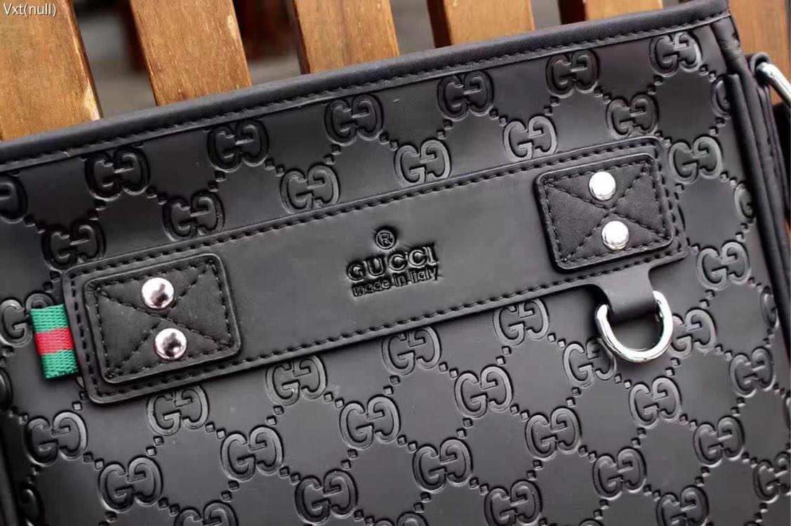 （型号：33086～斜挎包黑色）古奇 GUCCI[得意]2021男士休闲系列👻👻👻挺阔流畅大方的楦型设计，以精湛缝线勾勒