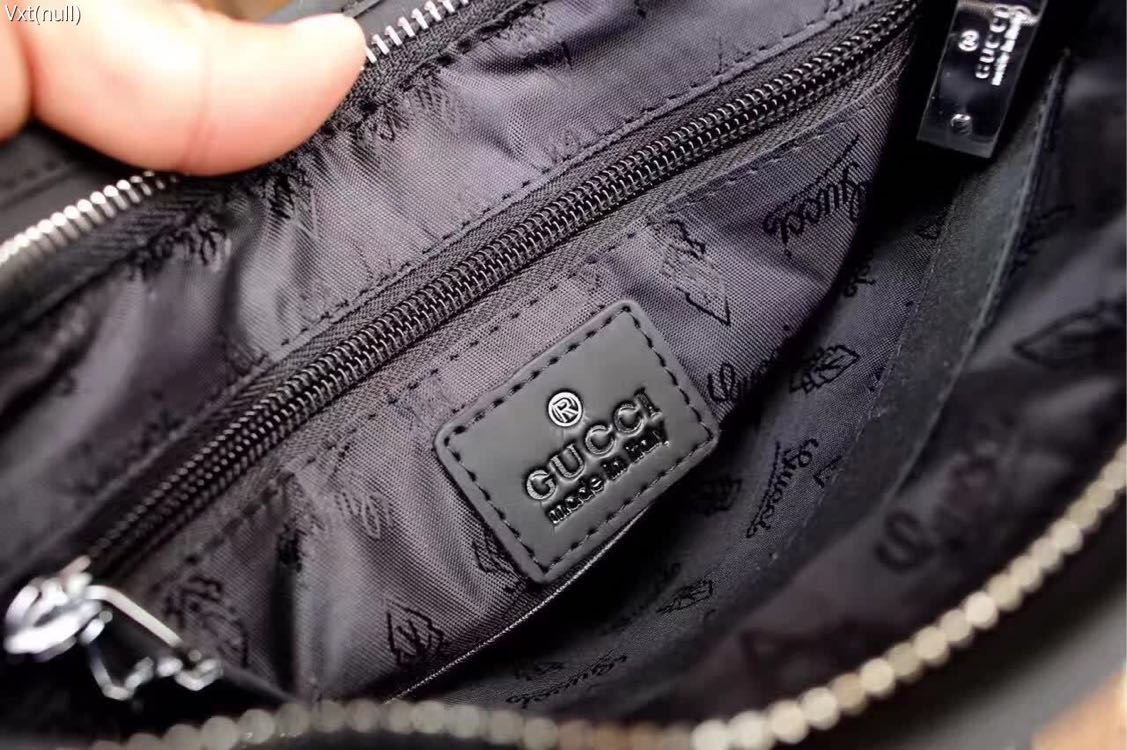 （型号：33086～斜挎包黑色）古奇 GUCCI[得意]2021男士休闲系列👻👻👻挺阔流畅大方的楦型设计，以精湛缝线勾勒