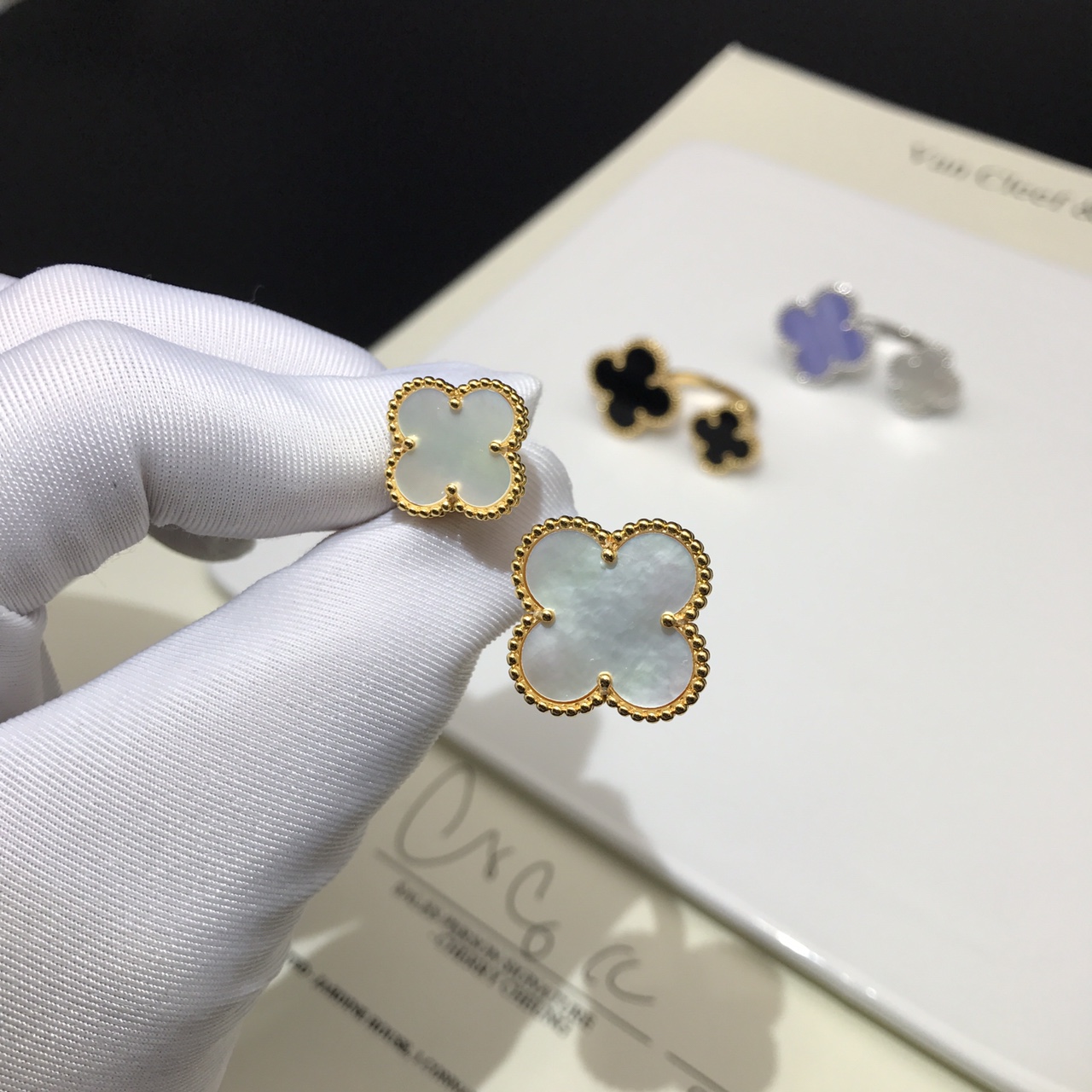 Van Cleef & Arpels 独家高端定制梵克雅宝VCA 双花天然石头戒指