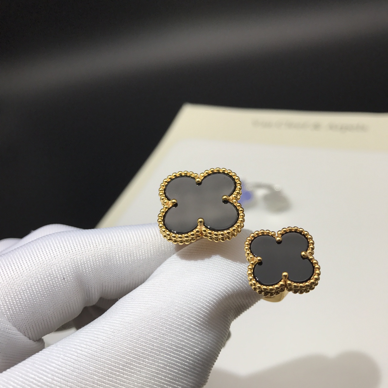 Van Cleef & Arpels 独家高端定制梵克雅宝VCA 双花天然石头戒指