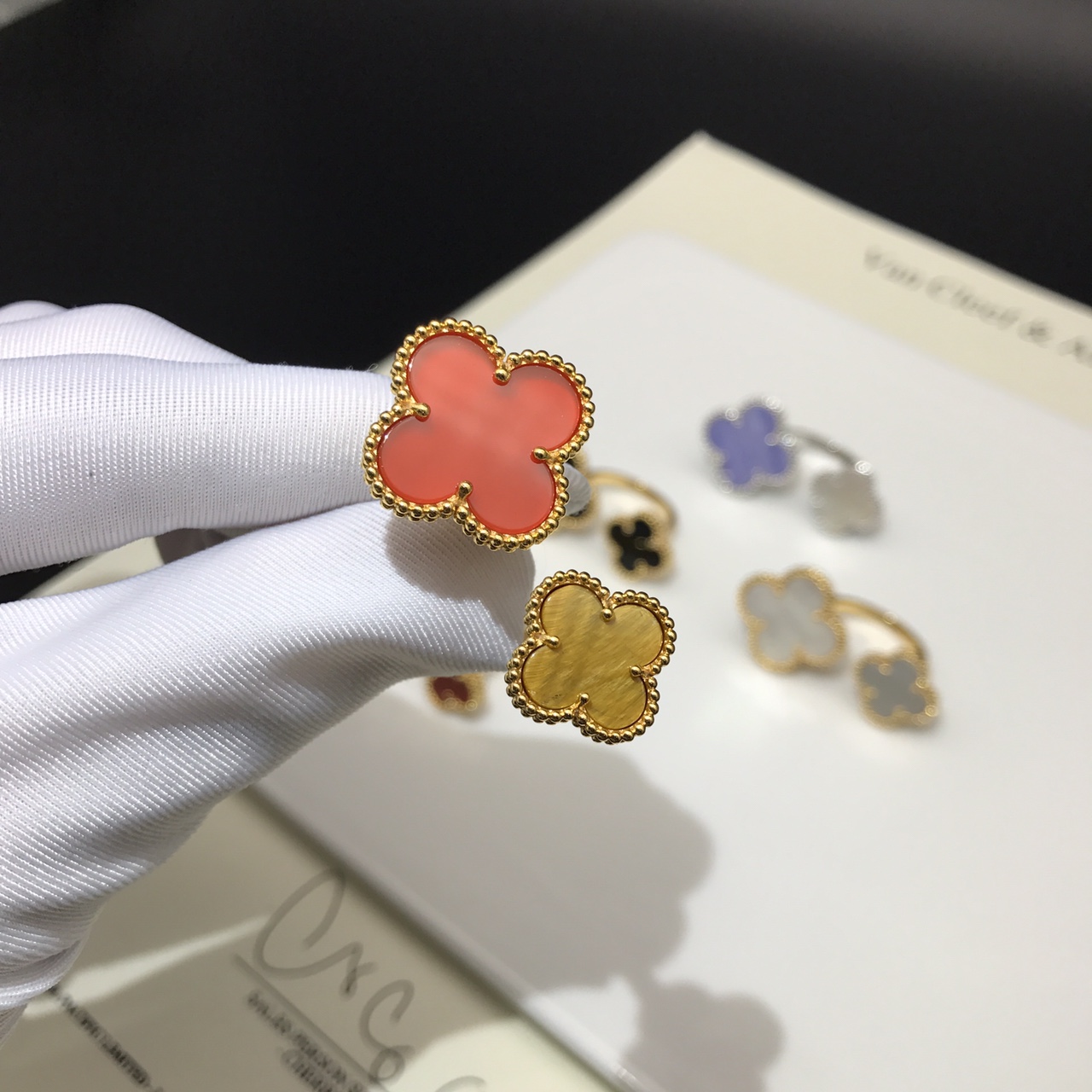 Van Cleef & Arpels 独家高端定制梵克雅宝VCA 双花天然石头戒指