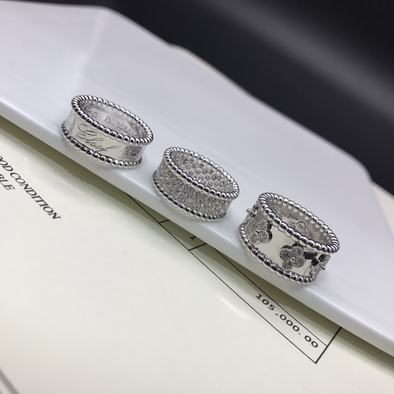 Van Cleef & Arpels 梵克雅宝vca珠边 麻花 戒指 品牌源于真实爱情故事 这个品牌的设计一如它的背景一样富有浪漫色彩