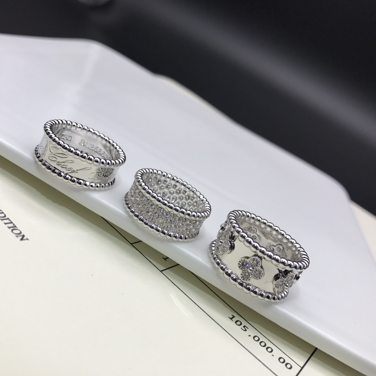 Van Cleef & Arpels 梵克雅宝vca珠边 麻花 戒指 品牌源于真实爱情故事 这个品牌的设计一如它的背景一样富有浪漫色彩