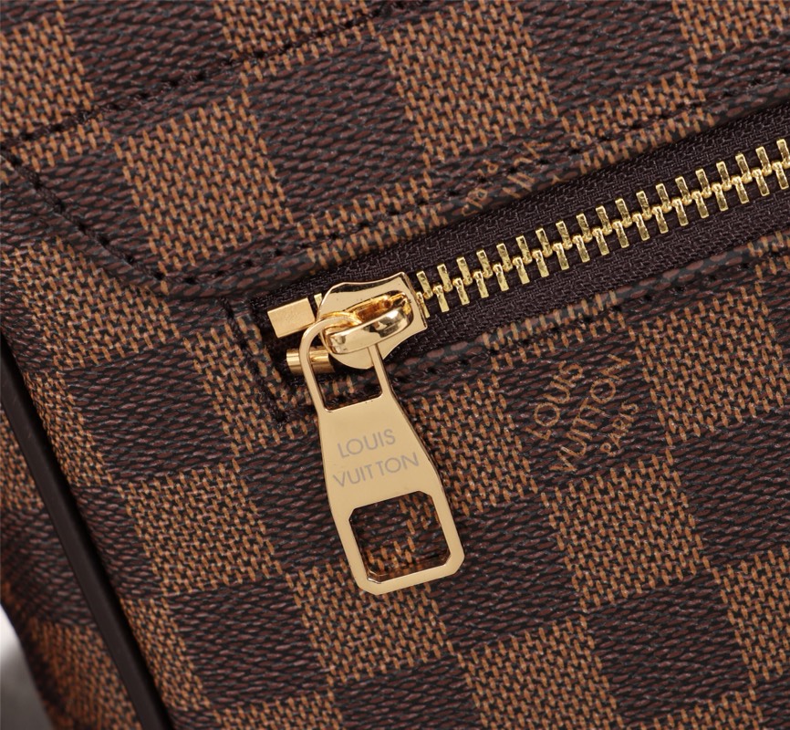 Louis Vuitton Large everyday