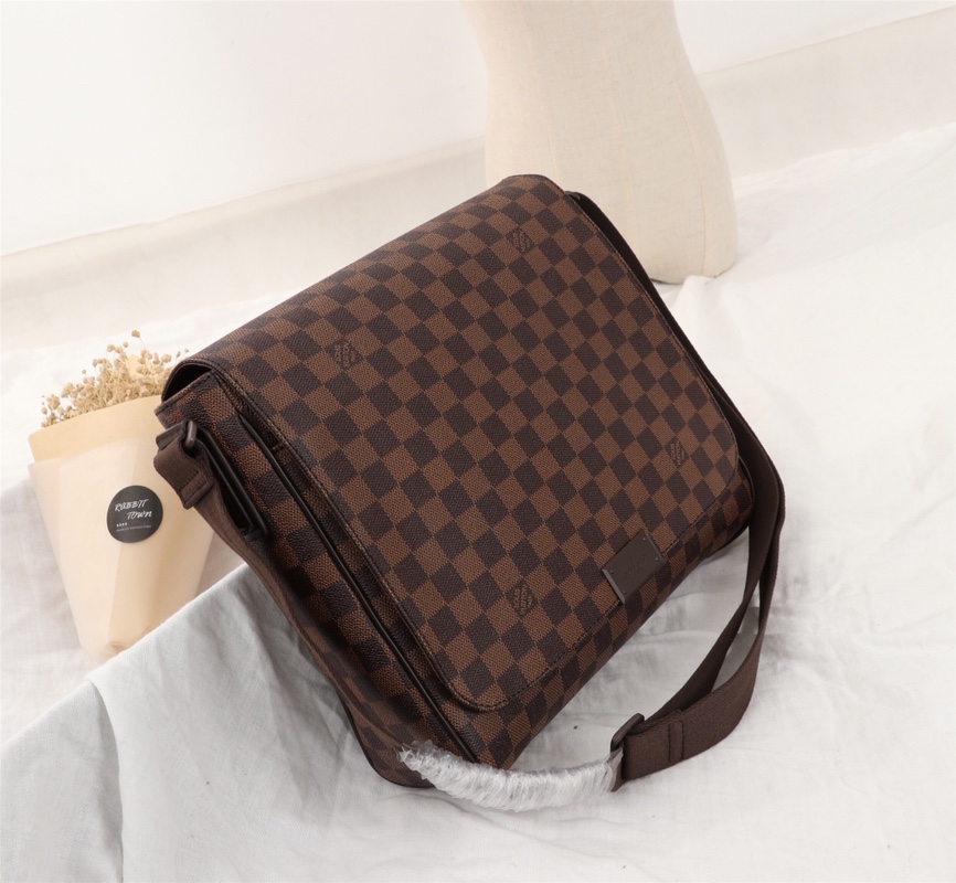 Louis Vuitton Damier Ebene 33x27x9cm crossbody everyday