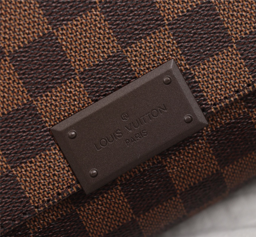 Louis Vuitton Damier Ebene 33x27x9cm crossbody everyday