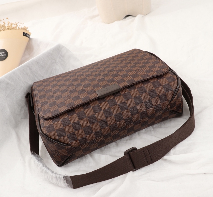 Louis Vuitton Damier Ebene 33x27x9cm crossbody everyday