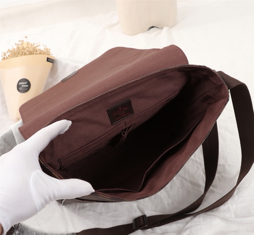 Louis Vuitton Large everyday