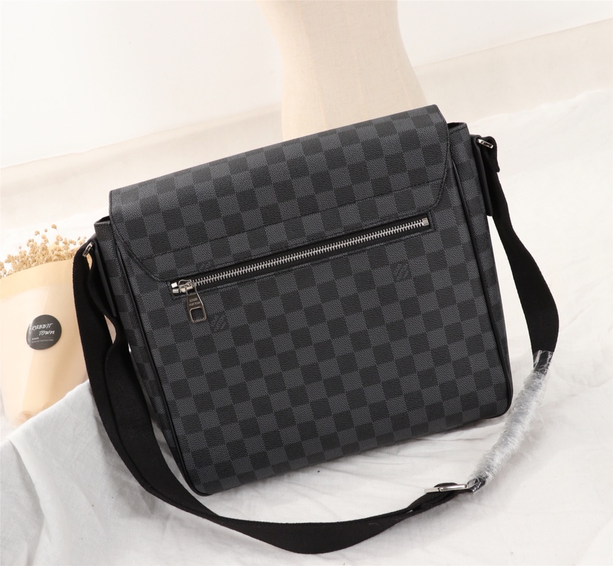 Louis Vuitton Damier Graphite 33x27x9cm crossbody everyday