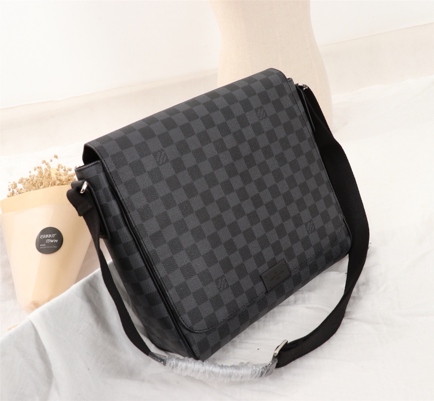 Louis Vuitton Damier Graphite 33x27x9cm crossbody everyday