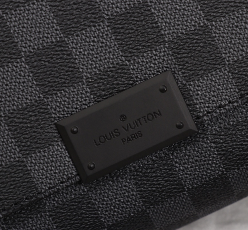 Louis Vuitton Damier Graphite 33x27x9cm crossbody everyday