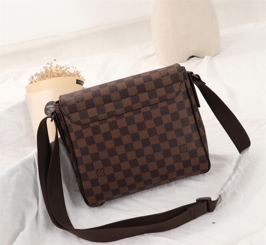 Louis Vuitton Damier Ebene 27x23x8cm crossbody everyday
