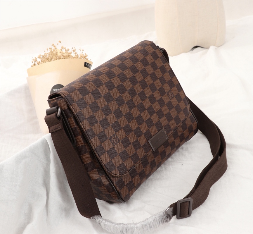 Louis Vuitton Damier Ebene 27x23x8cm crossbody everyday