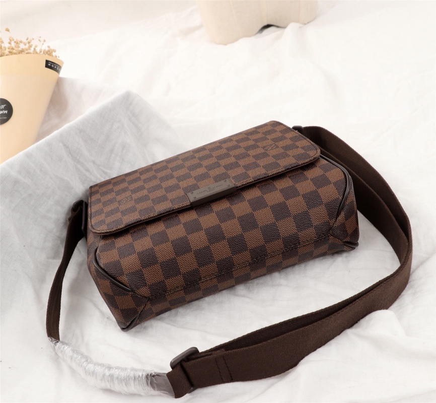 Louis Vuitton Damier Ebene 27x23x8cm crossbody everyday