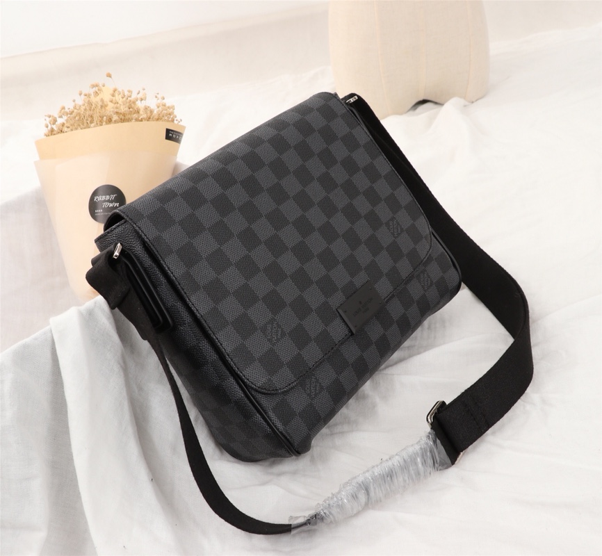 Louis Vuitton Damier Graphite 27x23x8cm crossbody everyday
