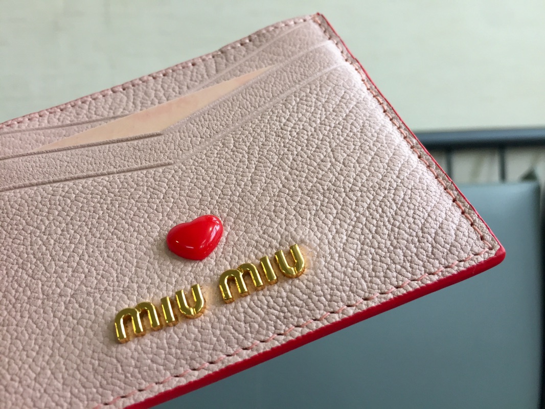 MIUMIU缪缪LOVE爱心系列卡包5MC002