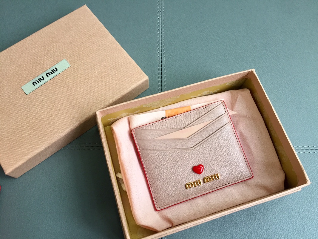 MIUMIU缪缪LOVE爱心系列卡包5MC002