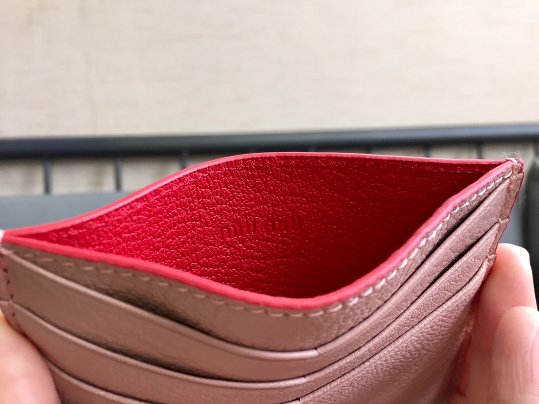 MIUMIU缪缪LOVE爱心系列卡包5MC002