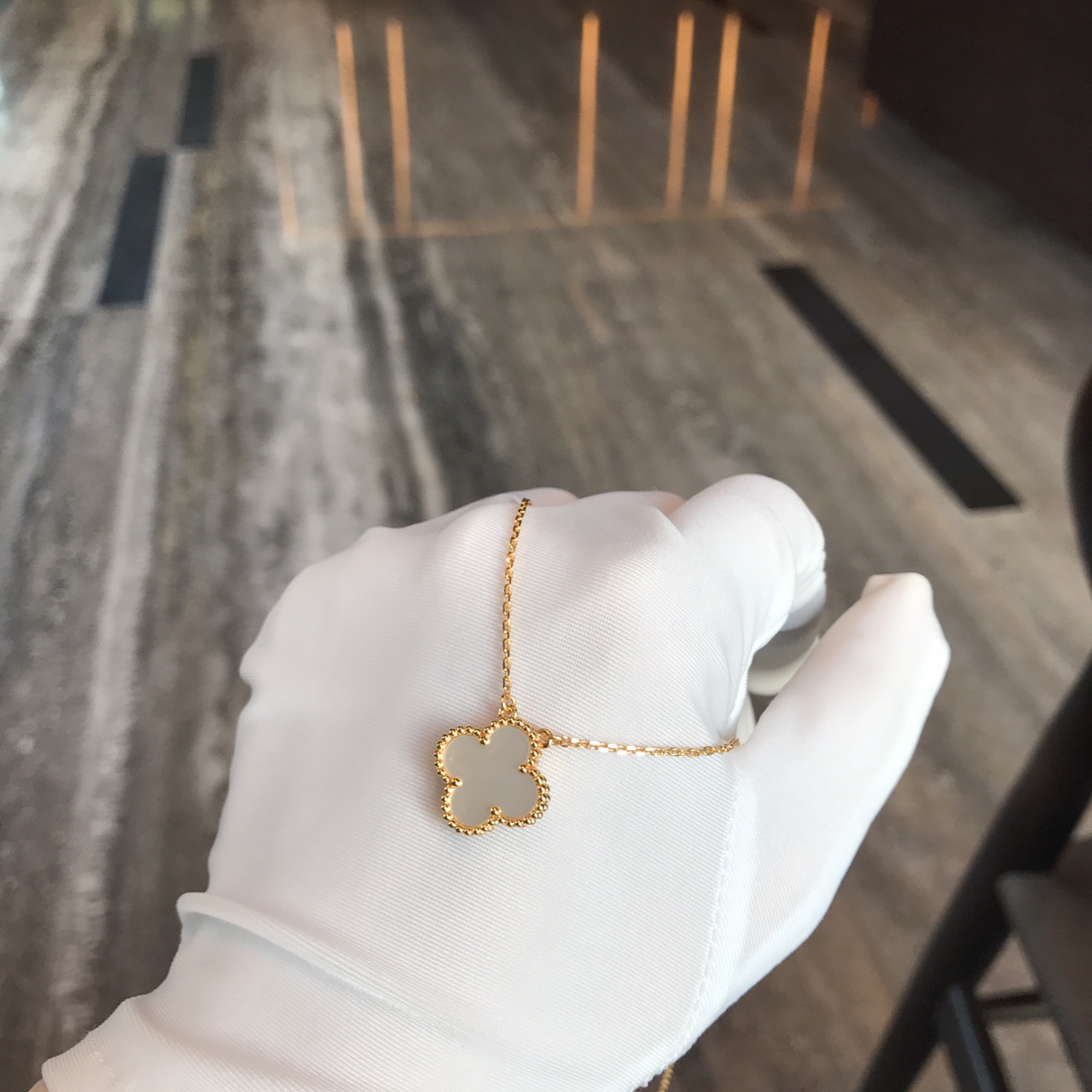 Van Cleef & Arpels VCA四叶草项链中号无钻镀金版 棱形扣采用3层厚镀金 保色性超强吊坠直径1