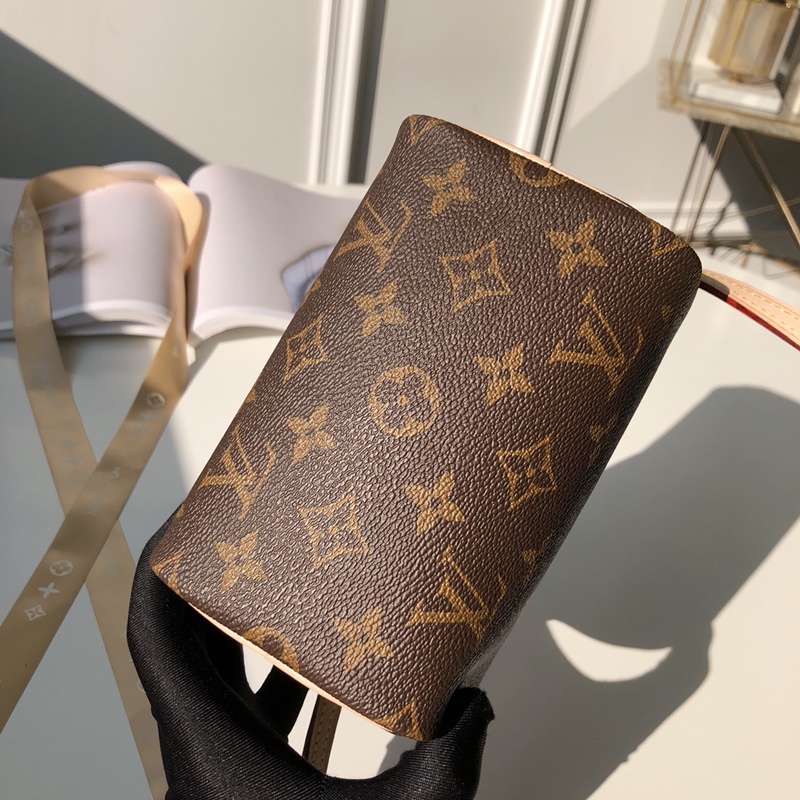 louis-vuitton-nano-speedy-monogram-canvas-handbags-M61252_PM1_Worn