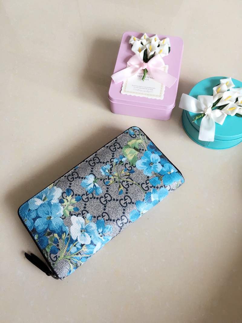 NO:673959,New colors available!  Latest personalized fashion women's zipper wallet 404071 'Tear-off flower PVC' with original cowhide, original hardware, leading fashion temperament, super stylish coffee, cherry blossom pink, maroon, green flower / black, ice blue flower-big red, ice blue flower-black 6 colors available, size 19.5~10~2.5, Gucci wallet, gucci, wallets, cowhide19860909上新颜色啦！最新 个性时尚 女款拉链钱包 404071“撕印花朵pvc”配原版牛皮,原版五金 引领时尚气质,超有范 咖啡,樱花粉,枣红,绿花 /黑,冰蓝花-大红,冰蓝花-黑 6色可选 ,尺寸 19.5～10～2.5,Gucci钱包,gucci,wallets,cowhide,欧美剧