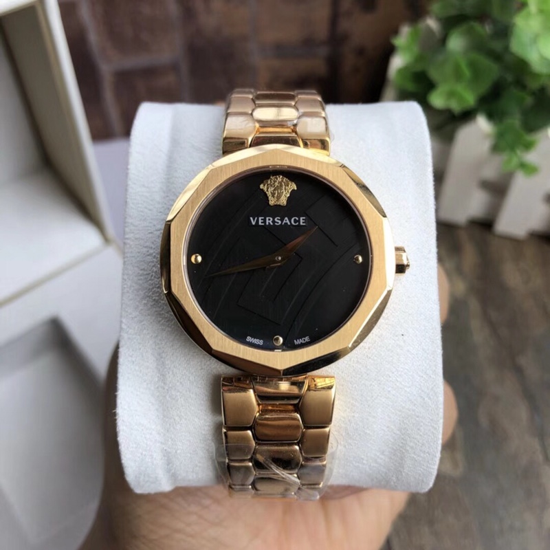 NO:157864,Batch: Original box: 50 Channel goods fidelity!  Versace Quartz Women's Watch, 36mm Diameter, Diamond Cut Case Design, Exquisite Technology, Echoing the Stainless Steel Brushed Texture and Surface, Beautiful, and Price-Only Priced!  , versace19860909批: 原盒:50 渠道货保真！范思哲石英女表,36mm表径,钻石切割表壳设计,工艺精湛,精钢拉丝纹理与表面交相呼应,美轮美奂,一手价出！,,versace,Watch