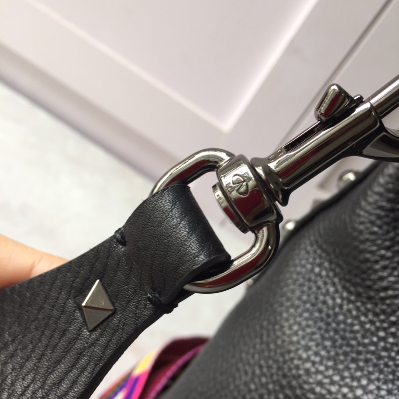 Valentino华伦天奴荔枝纹牛皮斜挎包50031L