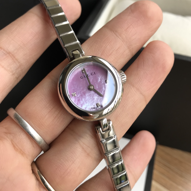 NO:156492,Pick: Original box: 30 Gucci hot Guccl advertising main model, small and exquisite women's watch, small ~ 22mm watch diameter, original Swiss quartz, very exquisite side workmanship, high imitation, full package, christian louboutin, gucci, gucci19860909批: 原盒:30 古驰爆款Guccl广告主打款,小巧玲珑女表,小小号～22mm表径,原裝瑞士石英,侧面做工非常精致,高仿不可及,全套包装出,,christian louboutin,gucci,gucci,Watch
