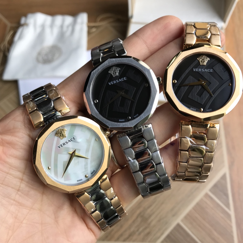 NO:157868,Batch: Original box: 50 Original Versace, the latest Versace quartz women's watch, 17Q series 36mm diameter, diamond cutting case design, exquisite craftsmanship, fine steel brushed texture and surface echo, beautiful, new and complete set., versace, versace19860909批: 原盒:50 Original Versace,最新款范思哲石英女表,17Q系列 36mm表径,钻石切割表壳设计,工艺精湛,精钢拉丝纹理与表面交相呼应,美轮美奂,全新全套出.,,versace,versace,Watch