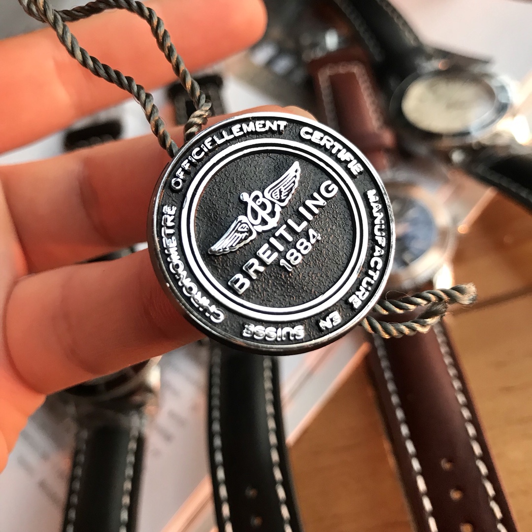 ¿No está llena de estilo la etiqueta colgante? El reloj del salpicadero del coche Bentley está especialmente …