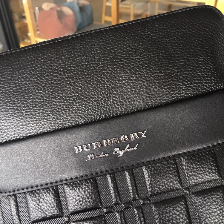 320 巴宝莉Burberry单肩斜挎包送礼首选