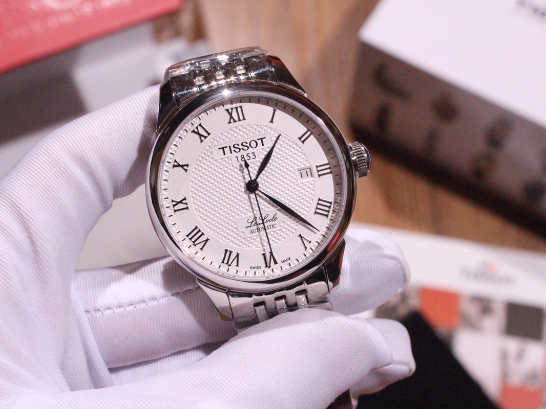 J5  瑞士 天梭 Tissot 力洛克机械表 品牌  天梭 Tissot 型号 T41 款式男士腕表 机芯全自动机械 尺寸40mm 玻璃蓝宝石玻璃 材料316精钢 表扣原装蝴蝶扣